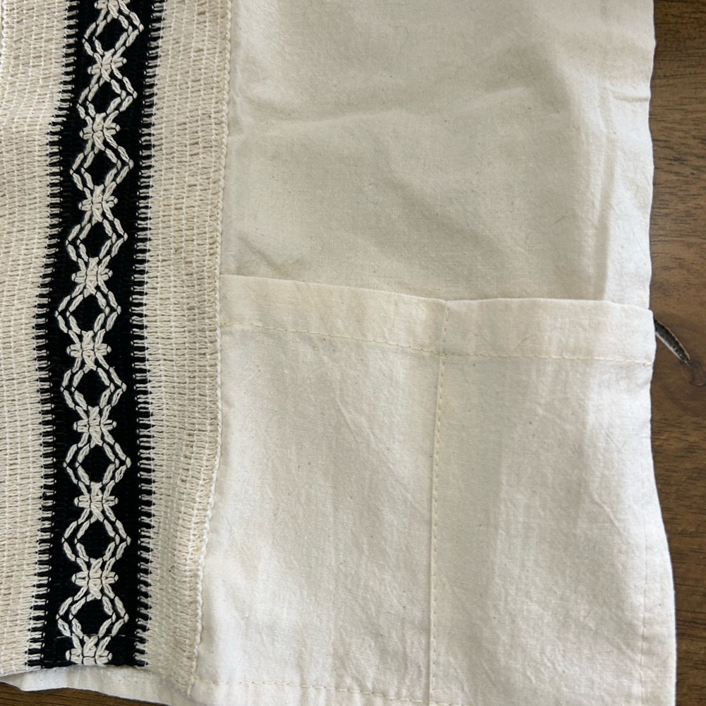 Men's Cream and Black Guayabera Shirt Size M - Picture 11 of 12